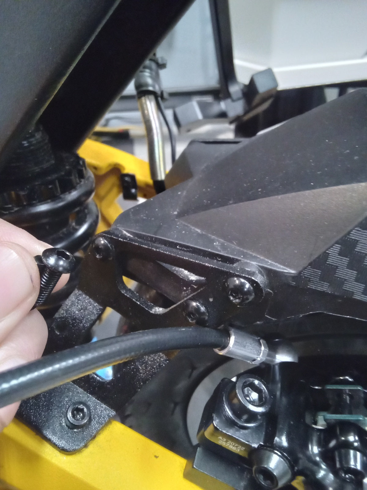 VSETT 10+ Fender Bracket Mount Screw